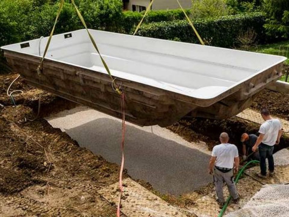 PISCINE COQUE POLYESTER 10-12000€